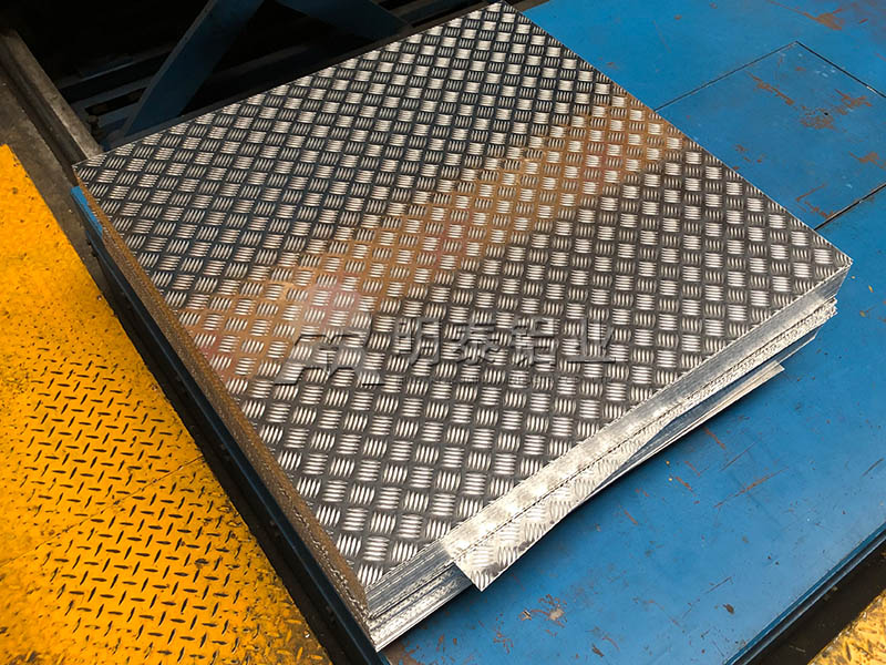 3003/5052五條筋花紋鋁板-冷庫(kù)地板防滑解決方案